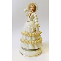 Фарфоровая музыкальная статуэтка 