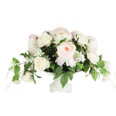 Декоративные цветы Розы и пионы в керамической вазе
